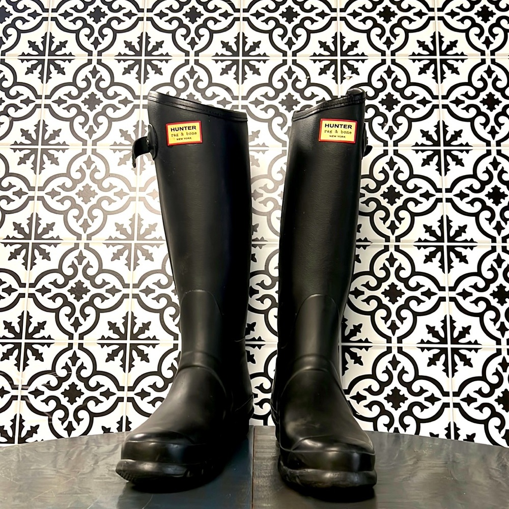 Hunter x Rag & Bone. Limited Edition side zip boots. Black. Size 8.